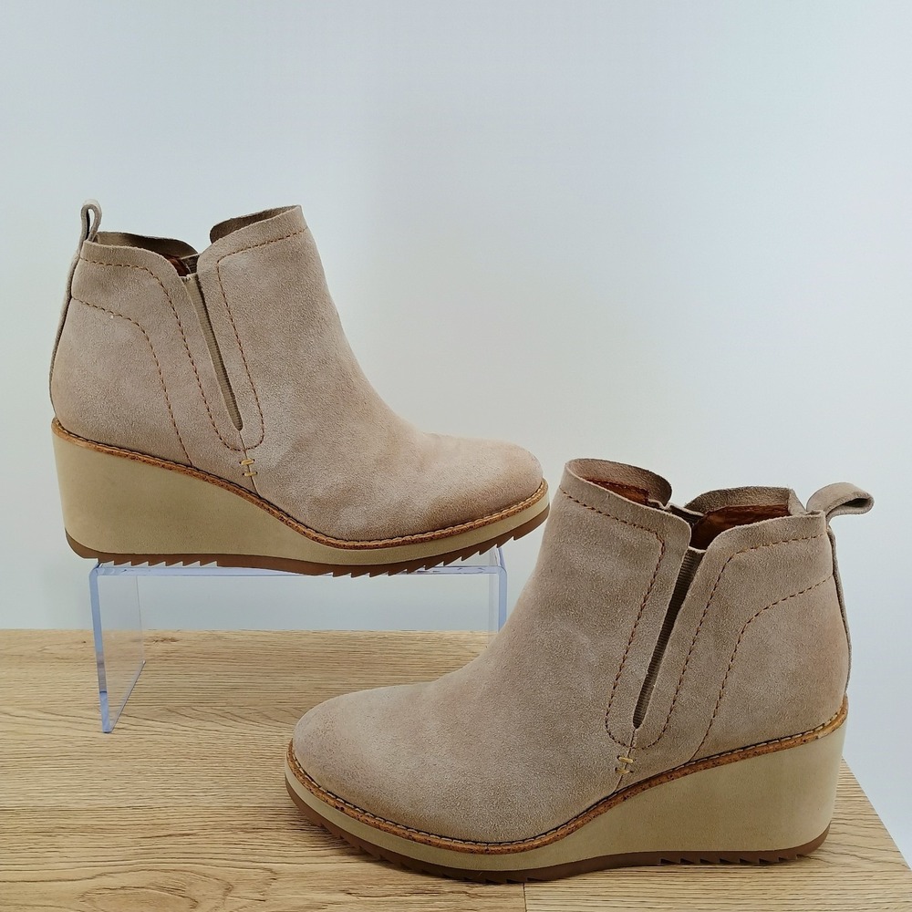 Sofft Emeree Womens Size 9 Beige Leather Wedge Ankle Bootie Comfort Chelsea Boot